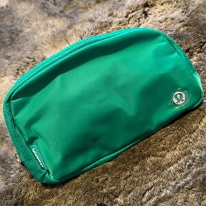 Lululemon Everywhere Belt Bag NWT